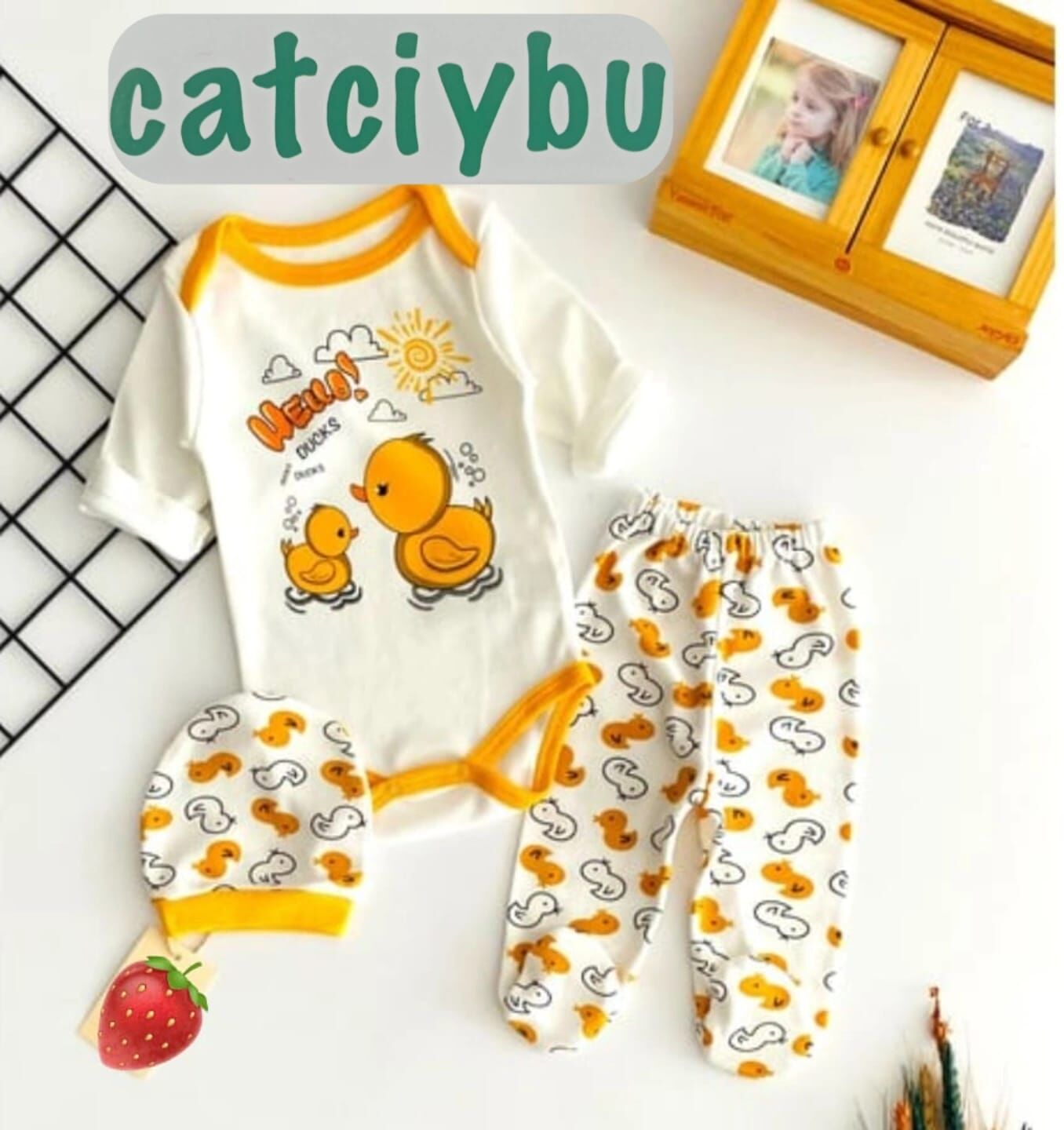 Ördek Baskılı Çıtçıtlı Badi Patikli Alt Bere Uniseks Bebek 3lü Takım 0-3/3-6 Ay